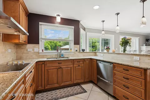 1981 White Oak Dr, Algonquin, IL 60102 photo 9