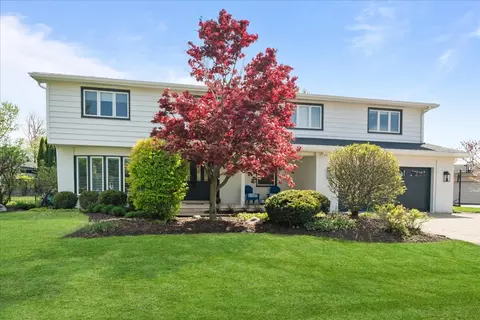 3365 Lake Knoll Dr, Northbrook, IL 60062