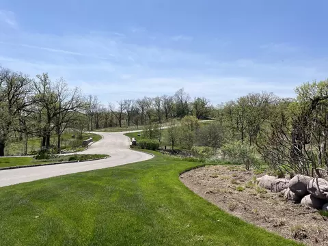 1511 W Longwood Dr, Bull Valley, IL 60098
