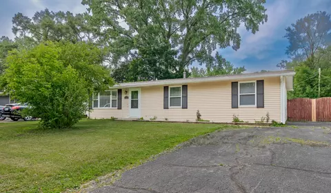 506 Sunrise Dr, Mchenry, IL 60051
