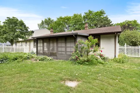 Exterior - 1000 Mohawk Dr, Elgin, IL 60120 photo 3 of 5