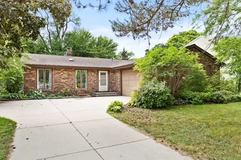 1000 Mohawk Dr, Elgin, IL 60120