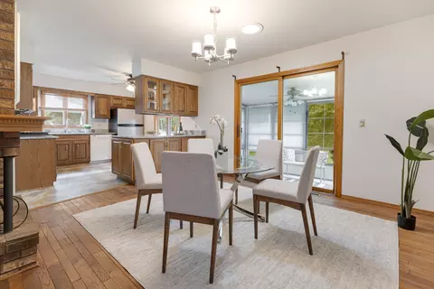Dining - 1000 Mohawk Dr, Elgin, IL 60120 photo 2 of 2