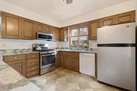 Kitchen - 1000 Mohawk Dr, Elgin, IL 60120 photo 3 of 3