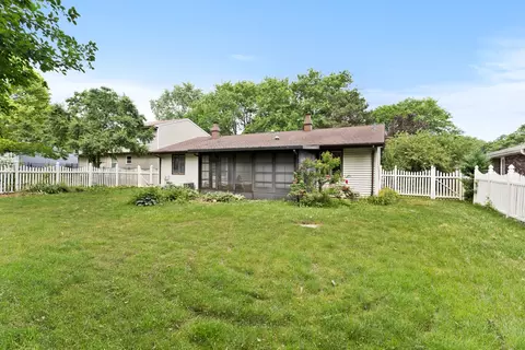 Exterior - 1000 Mohawk Dr, Elgin, IL 60120 photo 4 of 5