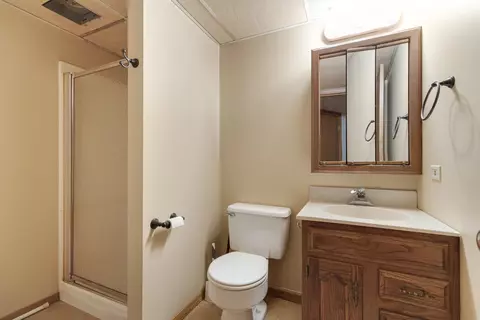 Bath - 1000 Mohawk Dr, Elgin, IL 60120 photo 4 of 4