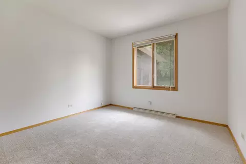 Bedroom - 1000 Mohawk Dr, Elgin, IL 60120 photo 3 of 3