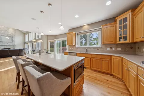 Kitchen - 209 68th St, Darien, IL 60561 photo 3 of 5