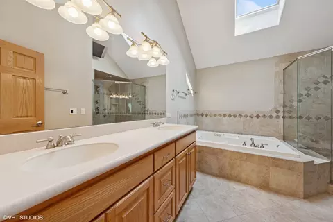 Bath - 209 68th St, Darien, IL 60561 photo 1 of 4