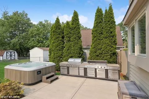 Exterior - 209 68th St, Darien, IL 60561 photo 2 of 5