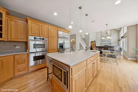 Kitchen - 209 68th St, Darien, IL 60561 photo 2 of 5