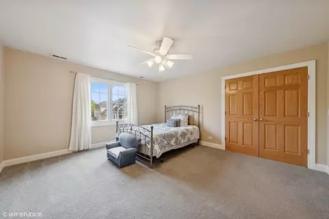 Bedroom - 209 68th St, Darien, IL 60561 photo 2 of 4
