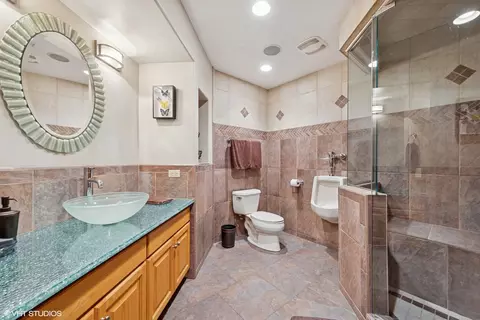 Bath - 209 68th St, Darien, IL 60561 photo 4 of 4