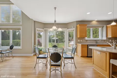 Kitchen - 209 68th St, Darien, IL 60561 photo 4 of 5