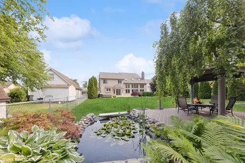 Exterior - 209 68th St, Darien, IL 60561 photo 4 of 5