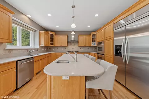 Kitchen - 209 68th St, Darien, IL 60561 photo 1 of 5