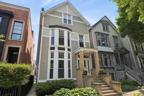 1325 W Wolfram St #3, Chicago, IL 60657
