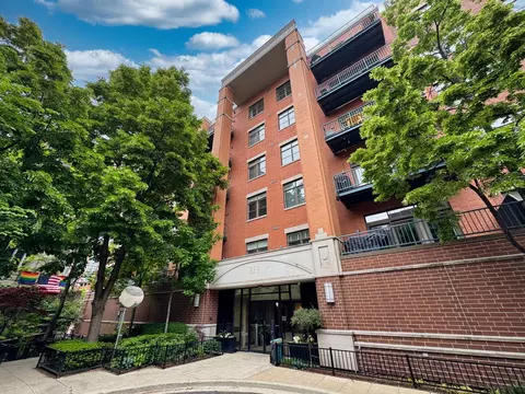 333 N Jefferson St #307, Chicago, IL 60661