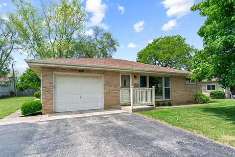 419 Brown St, Wauconda, IL 60084