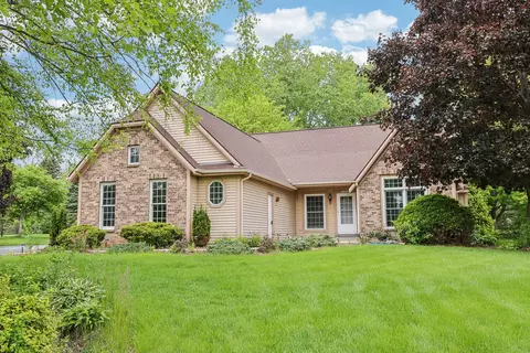 n61w14730 Woodcrest Ct, Menomonee Falls, WI 53051