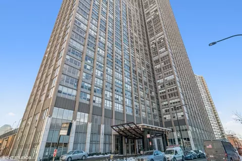 655 W Irving Park Rd #3413, Chicago, IL 60613