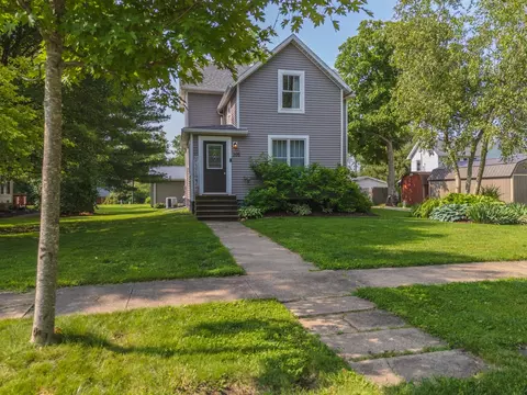 205 E 6th St, Gridley, IL 61744