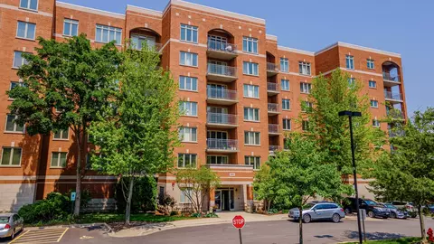 390 S Western Ave #504, Des Plaines, IL 60016