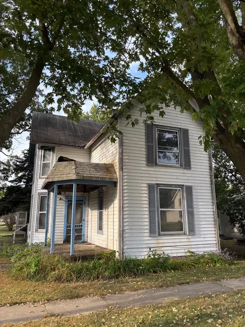 Exterior - 301 S Grape St, Morrison, IL 61270 photo 2 of 5