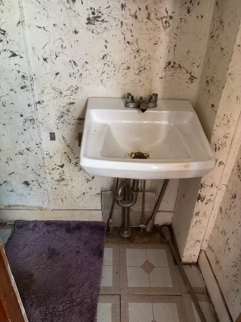 Bath - 301 S Grape St, Morrison, IL 61270 photo 1 of 3