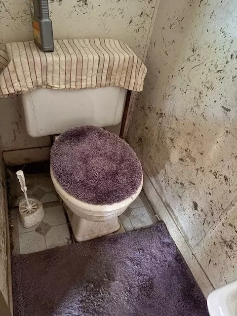 Bath - 301 S Grape St, Morrison, IL 61270 photo 2 of 3