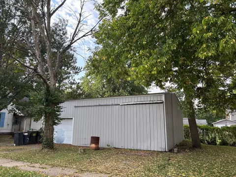 Exterior - 301 S Grape St, Morrison, IL 61270 photo 5 of 5