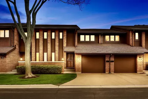 1226 Beau Dr, Park Ridge, IL 60068