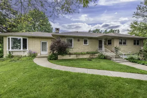 2632 E Bonnie Brook Ln, Waukegan, IL 60087