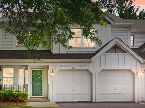 211 Spring Point Dr, Carpentersville, IL 60110