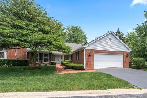 11 Hanover Ln, Sugar Grove, IL 60554