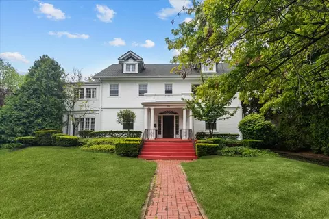 336 Leicester Rd, Kenilworth, IL 60043