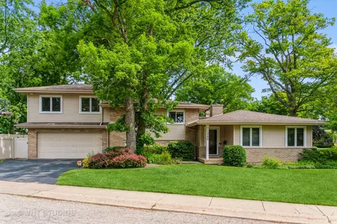 1246 Kenton Rd, Deerfield, IL 60015