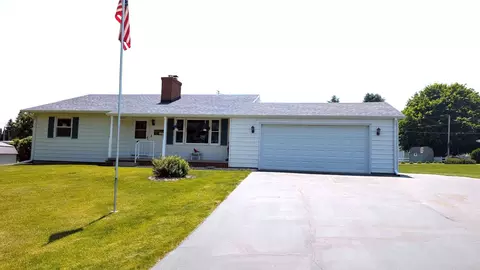 321 Cartwright Ln, Oregon, IL 61061