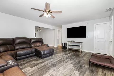 Living - 250 E 1st St, Braidwood, IL 60408 photo 1 of 3