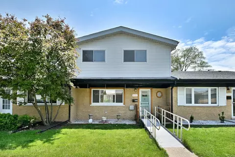 9044 N Clifton Ave, Niles, IL 60714