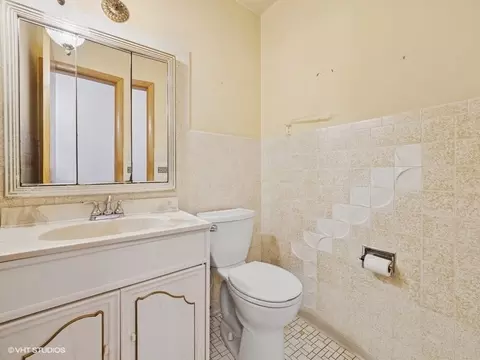 Bath - 7647 W Devon Ave, Chicago, IL 60631 photo 2 of 3