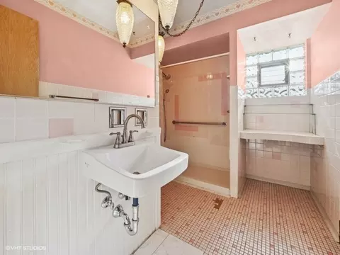 Bath - 7647 W Devon Ave, Chicago, IL 60631 photo 3 of 3