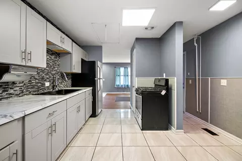 Kitchen - 313 Dorsetshire Dr, Steger, IL 60475 photo 2 of 2