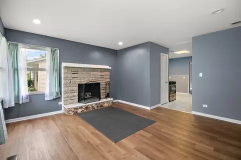 Living - 313 Dorsetshire Dr, Steger, IL 60475 photo 2 of 6