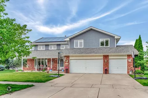 8456 Meadows Edge Trl, Tinley Park, IL 60487