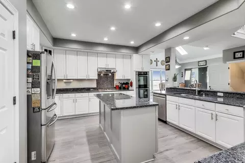 Kitchen - 27117 Ashgate Xing, Plainfield, IL 60585 photo 2 of 3