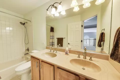 Bath - 27117 Ashgate Xing, Plainfield, IL 60585 photo 5 of 8