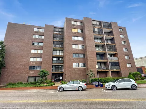 11 W Green St #502, Bensenville, IL 60106