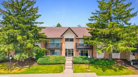 7 Kingery Quarter # A, Willowbrook, IL 60527