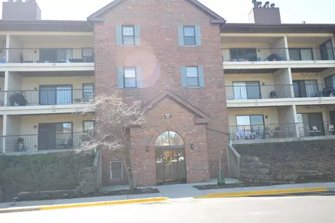 641 Hapsfield Ln #304, Buffalo Grove, IL 60089